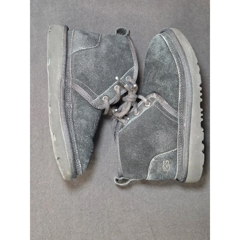 UGG Neumel Black Suede Sheepskin‎ Lined Chukka Boots Kids Size 13 1017320K